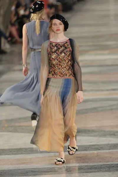 Look 33